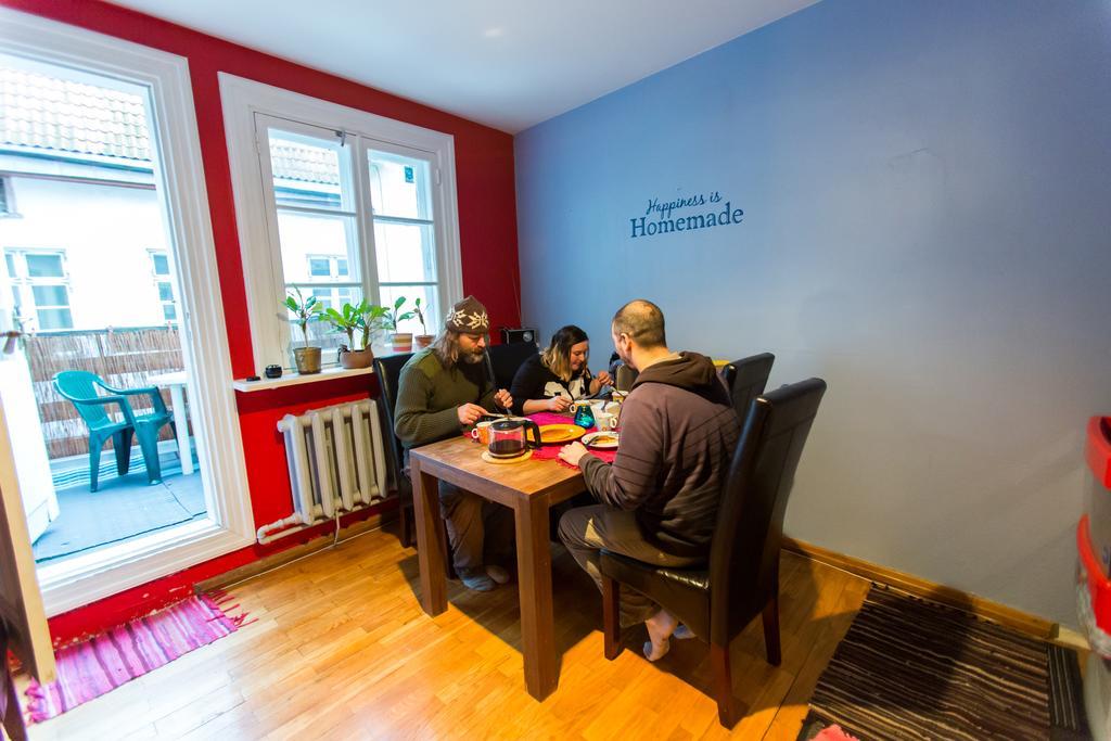 The Knight House Hostel Tallinn Exterior photo